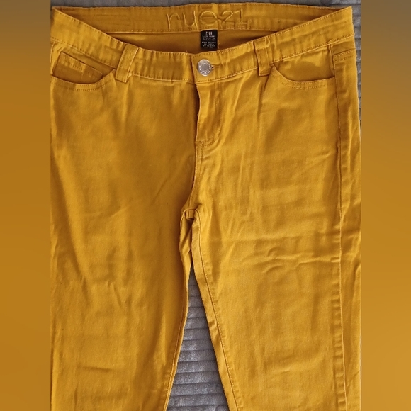 RUE 21 Yellow/Mustard Stretch Jegging (7/8R) - Picture 2 of 3
